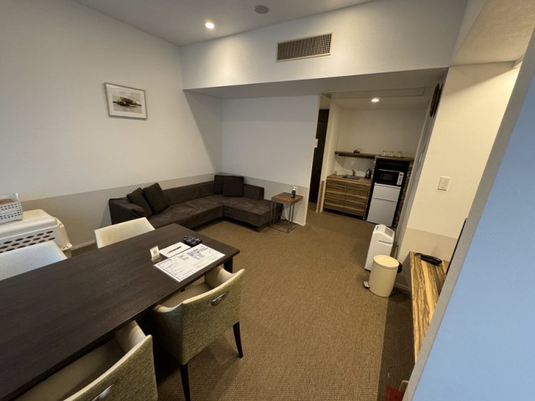 客室全体入り口方向