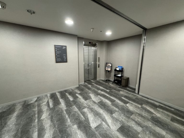 エレベーターホール客室階(1)