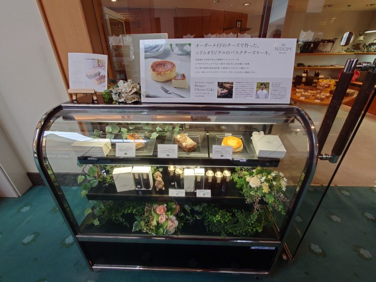 売店外のショーケース