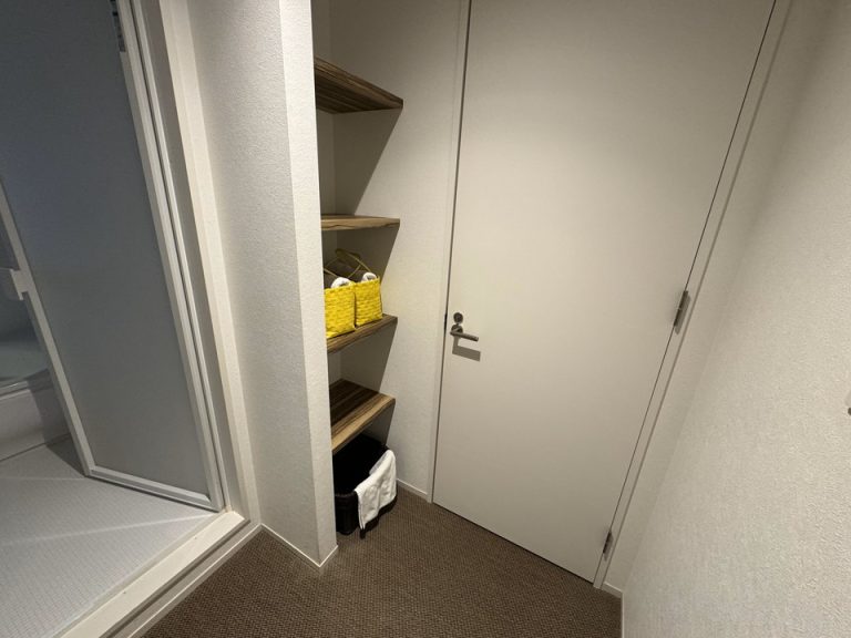 バスルーム内から入り口