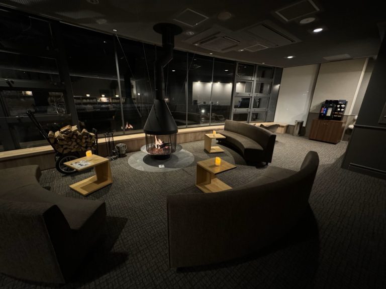 ロビーラウンジ全体