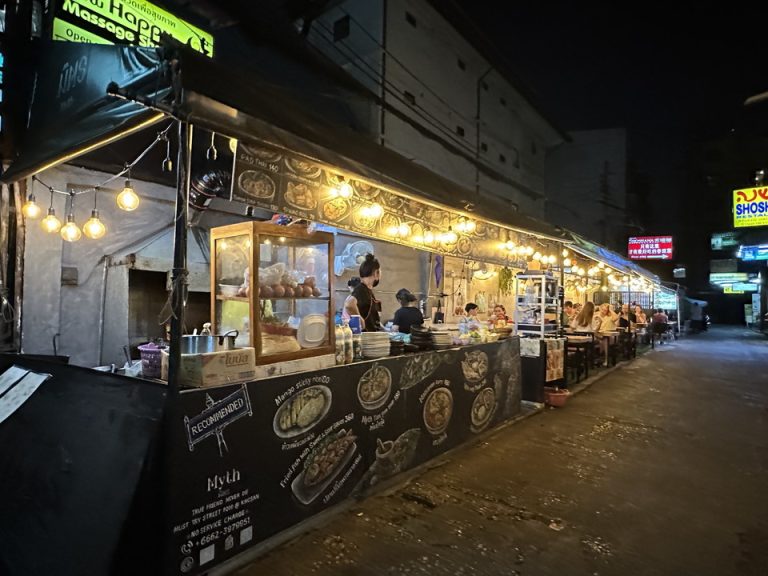 カオサン通りでのディナー