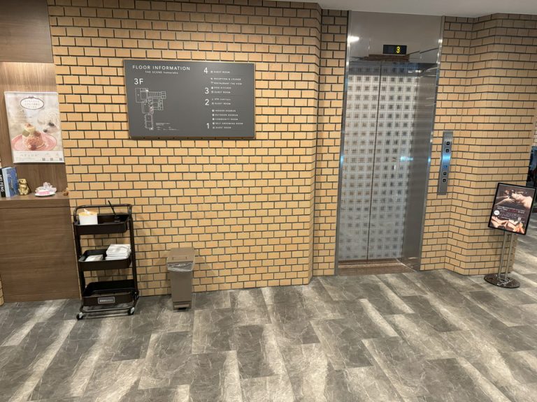 エレベーターホールフロント階