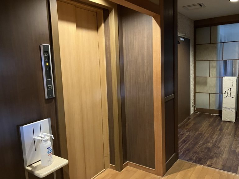 エレベーターホールフロント階