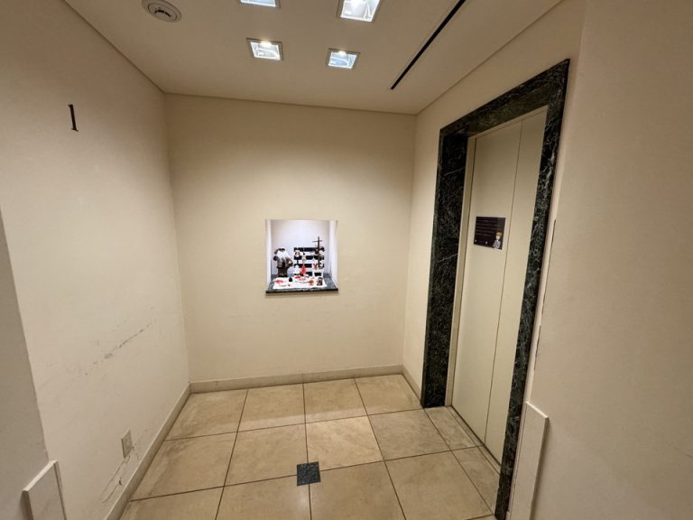 エレベーターホールフロント階