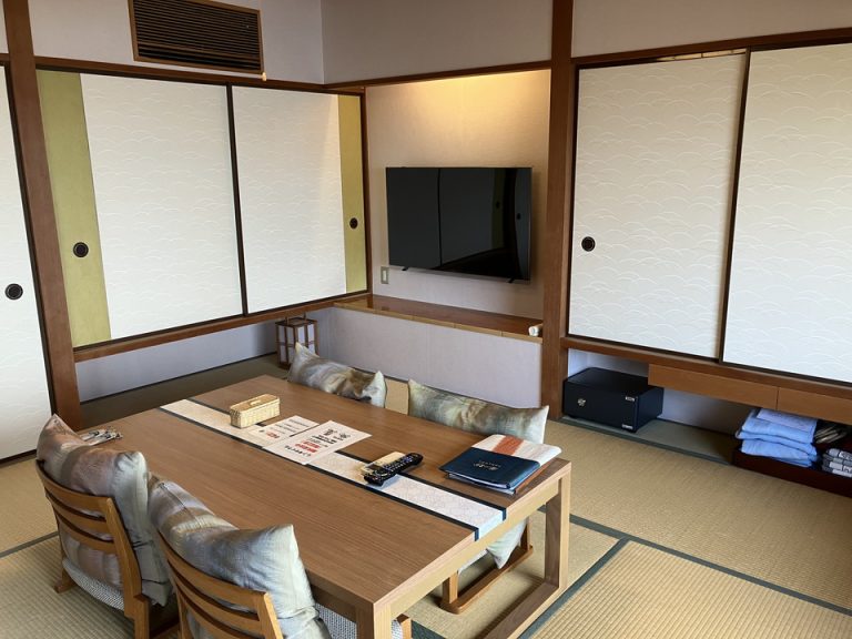 客室全体窓際方向