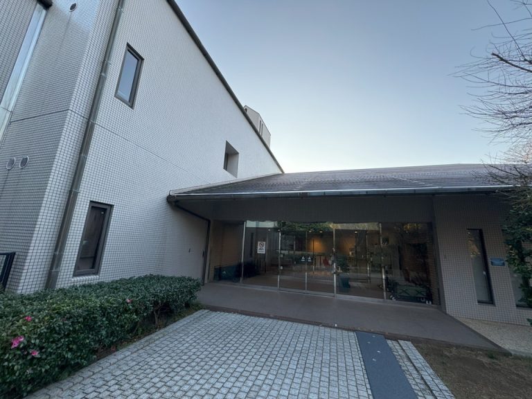 エントランス外観(2)