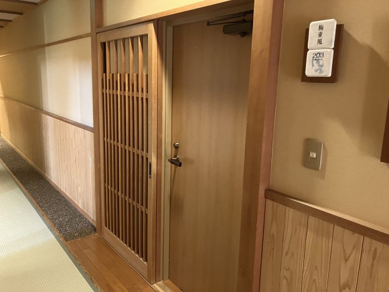 客室入口付近廊下