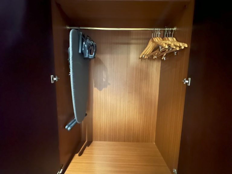 クローゼット内側