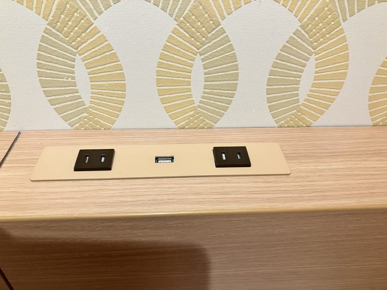 コンセントとUSB(1)
