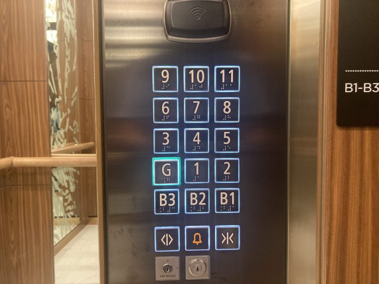 エレベーター階数ボタン