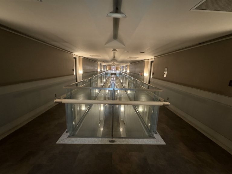 客室階廊下全体(1)