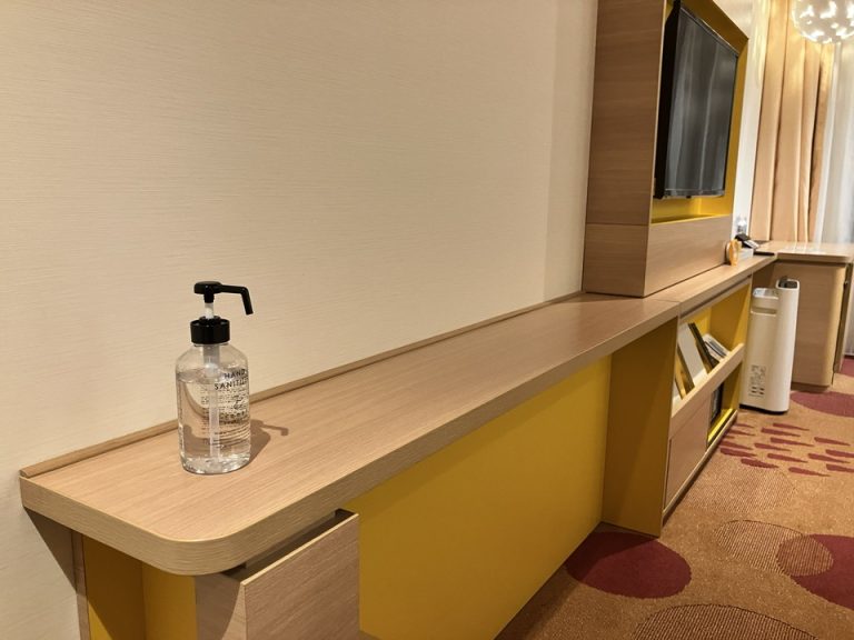 テーブル
