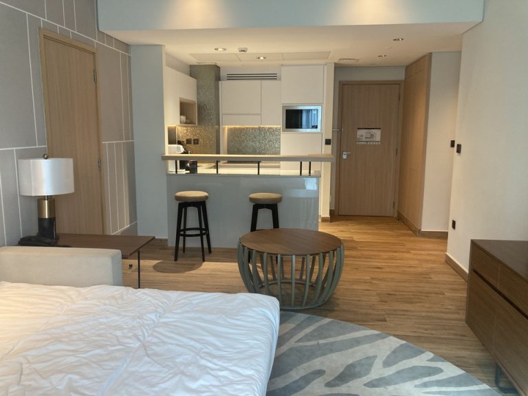 客室全体(入口方向)