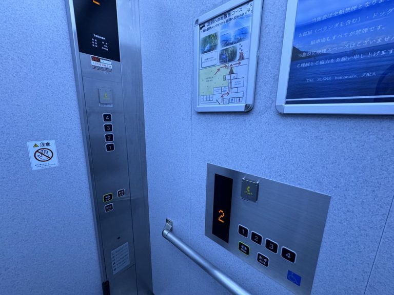 エレベーター内観