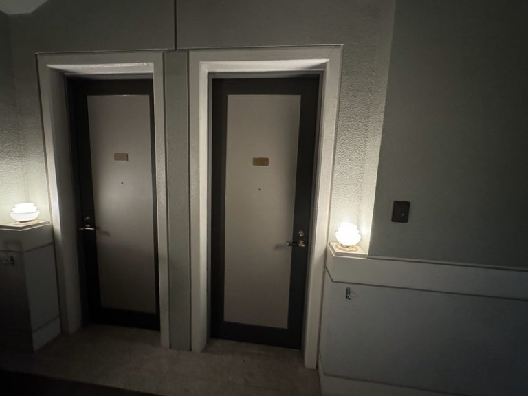 客室入り口ドア