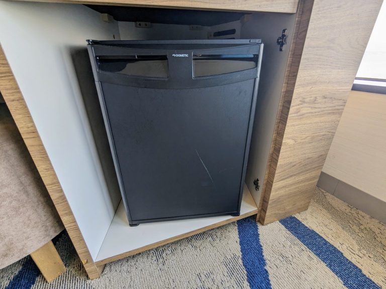 冷蔵庫(閉じた状態)