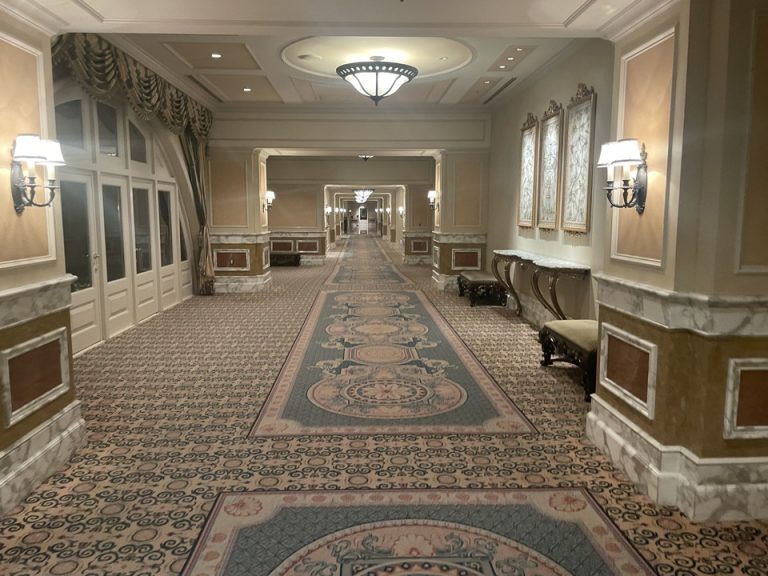 フロント階廊下