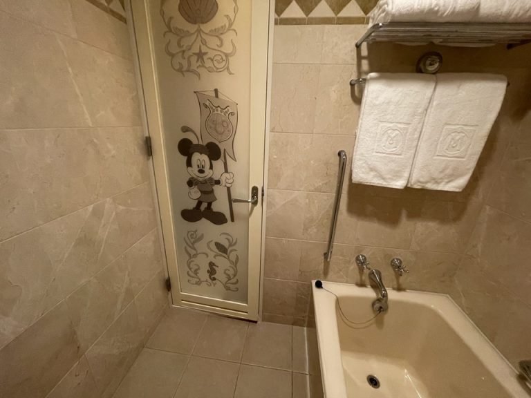 バスルーム内から入口