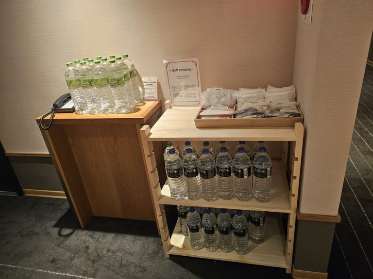 その他①:廊下に自由に貰えるお水があります