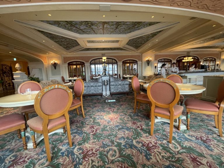 館内レストラン内観