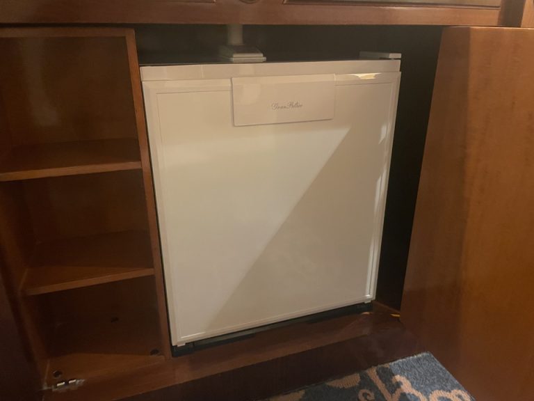 冷蔵庫(閉じた状態)