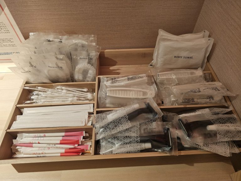 その他⑤:廊下に置いてあるセルフアメニティ