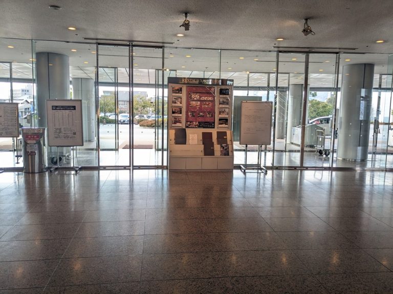 エントランス内観