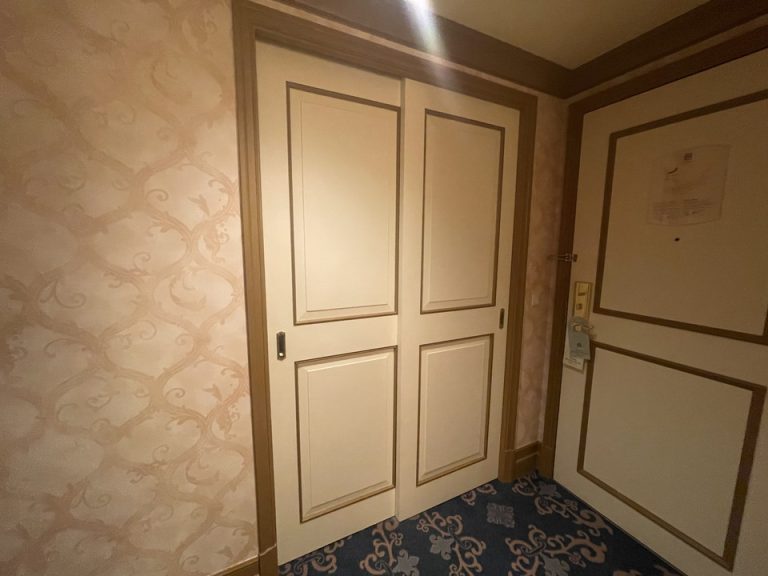 クローゼット(閉じた状態)