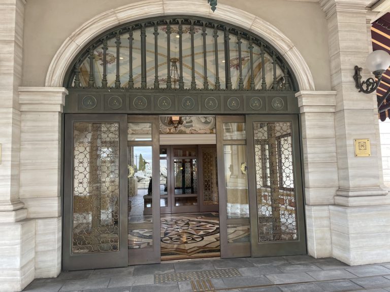 エントランス外観(1)