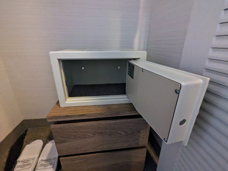 セキュリティボックス(開けた状態)