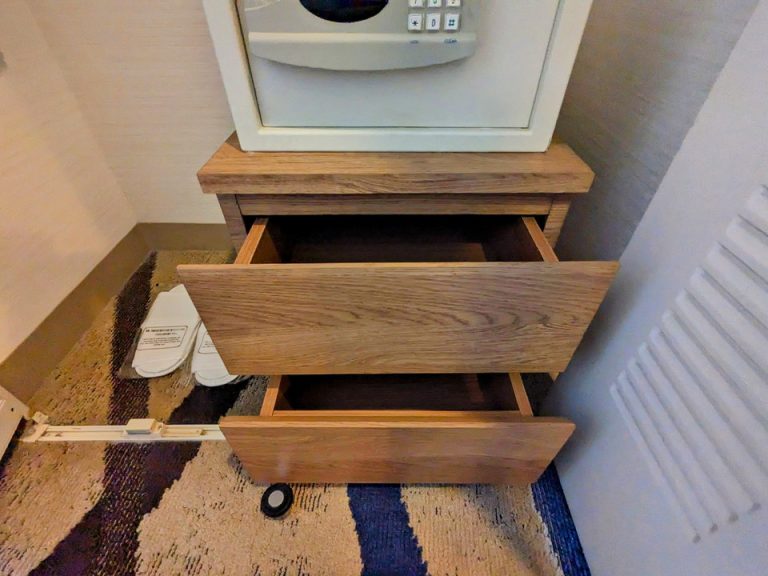 クローゼット内引き出し