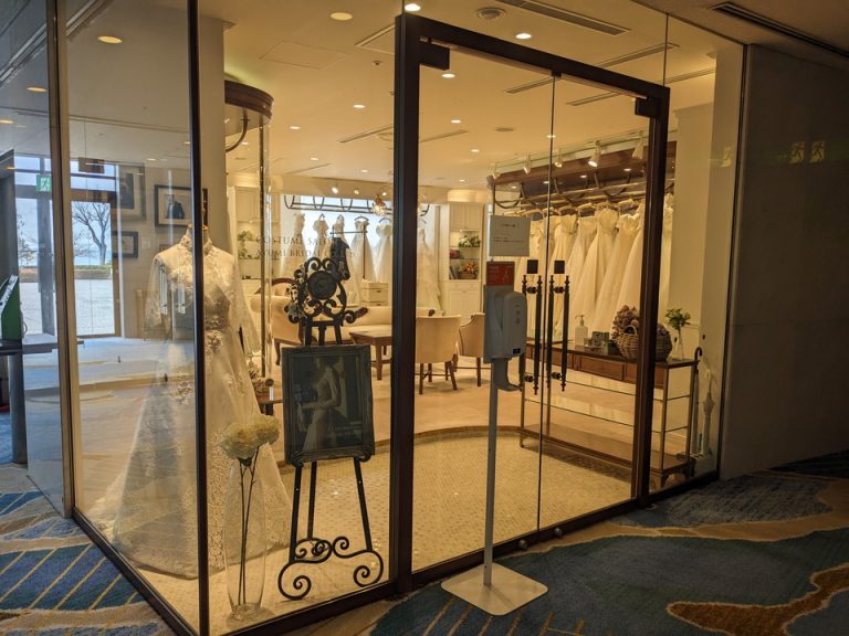 1階にブライダルサロン