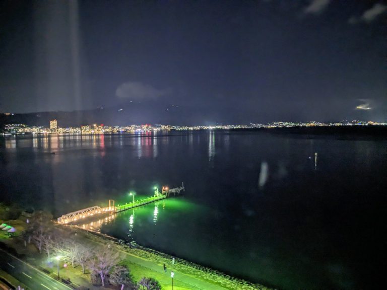 部屋からの眺望夜比叡山方向