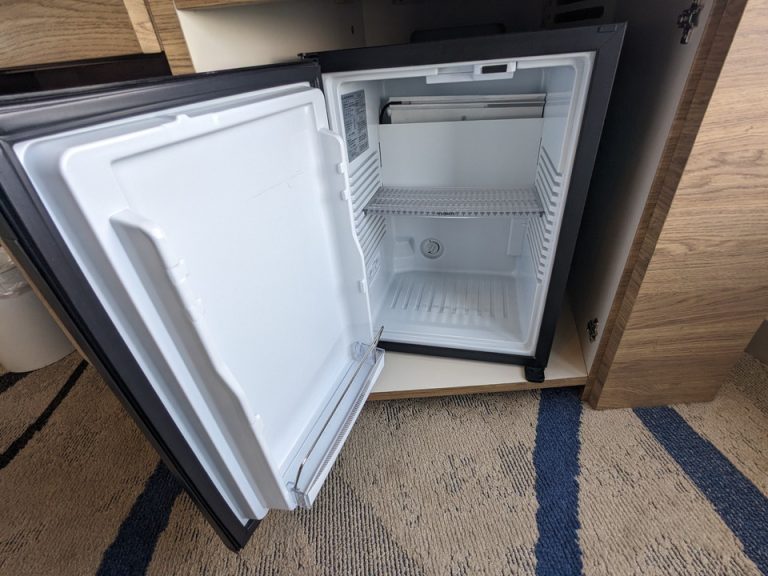 冷蔵庫(開けた状態)