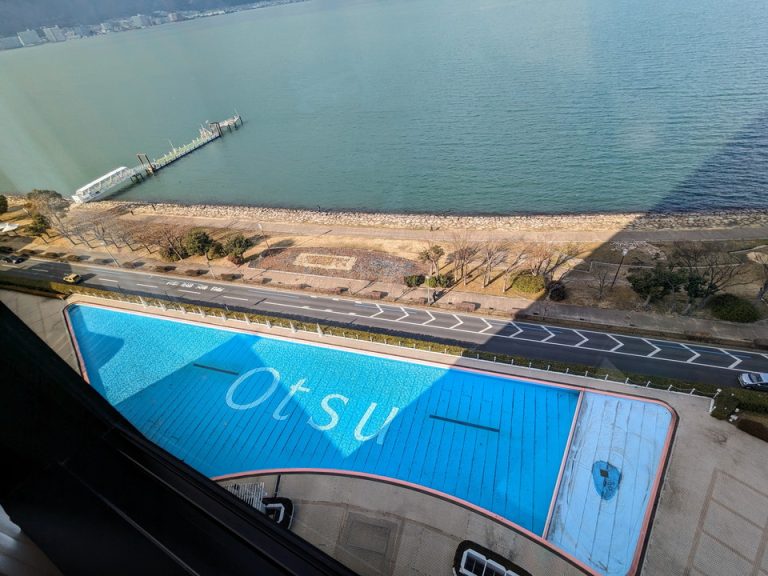 プールが下に見えました