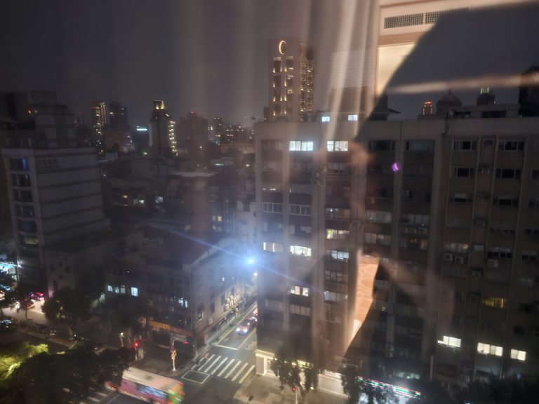 部屋からの眺望(夜)①