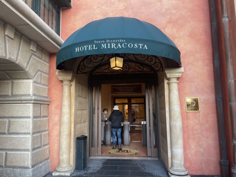 パーク内からホテル直通入口