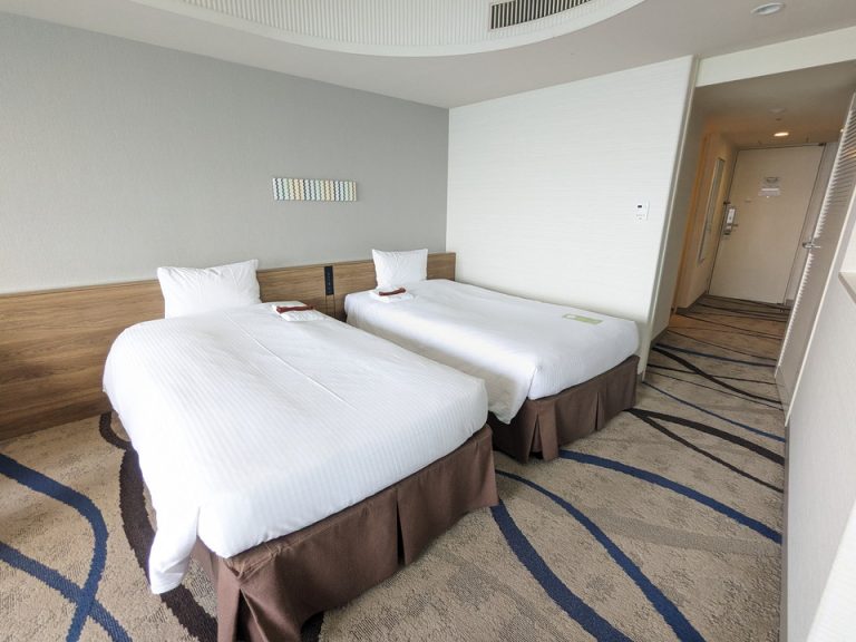 横方向からベッド