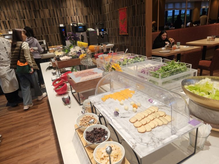 料理⑦(サラダ、チーズ、肉類)