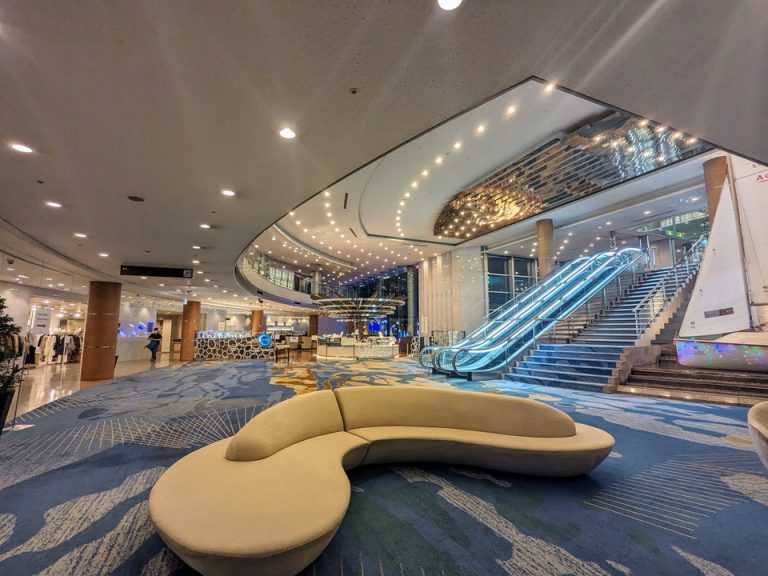 ロビー全体(ロビーラウンジPortNIO方向)