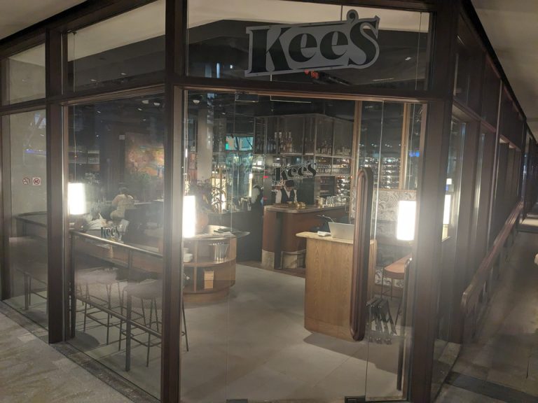1階kee_s.外からの入口jpg