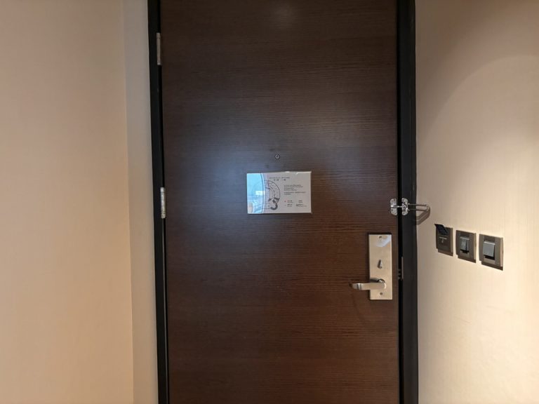 客室_客室内観ドア2