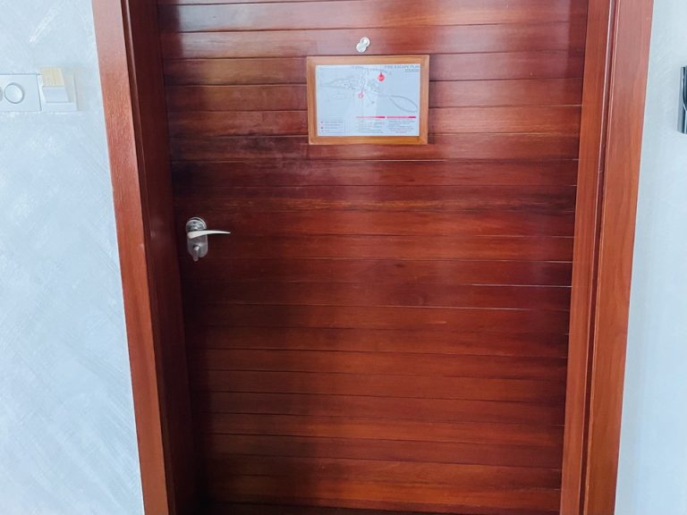 部屋からのドア