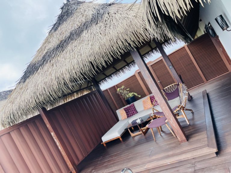 部屋の横にあるソファ