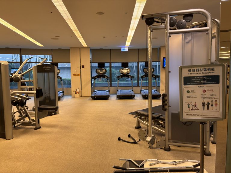ホテル施設_ジム4