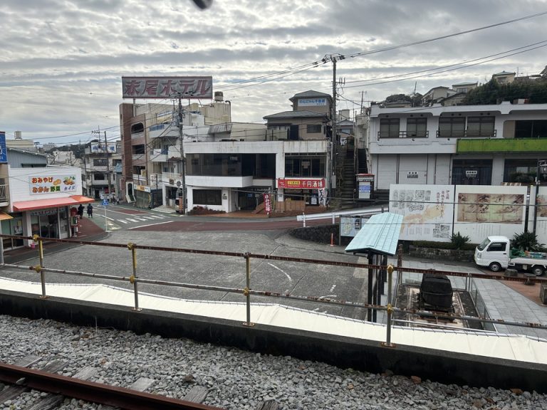 伊豆稲取駅前ロータリー