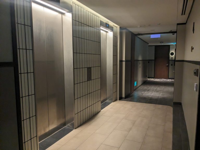 客室階エレベーターホール