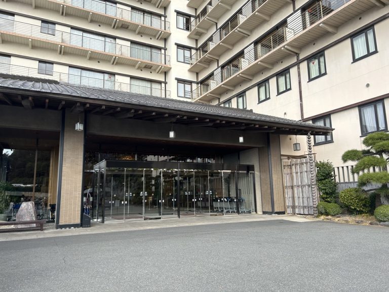 エントランス外観2