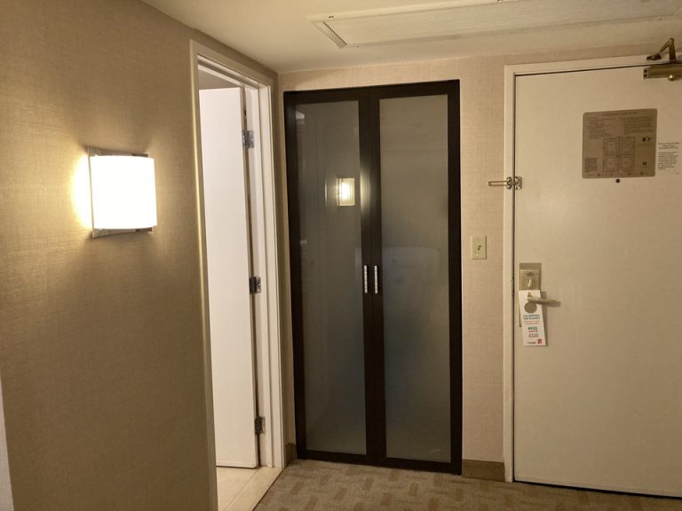 クローゼット閉